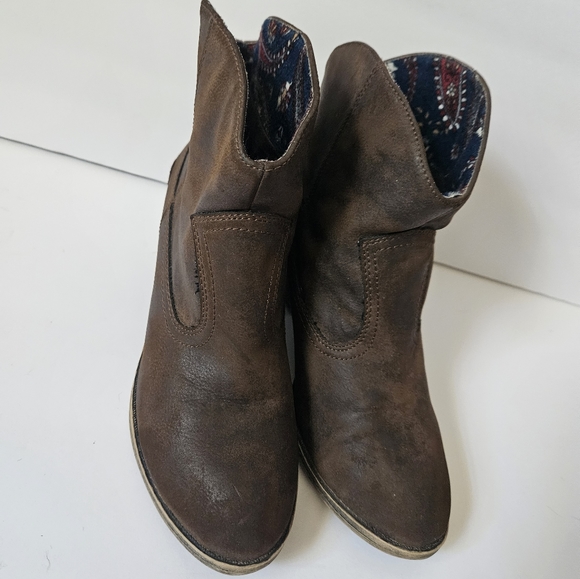 Brown Rocket Dog Ankle Booties - Picture 3 of 11